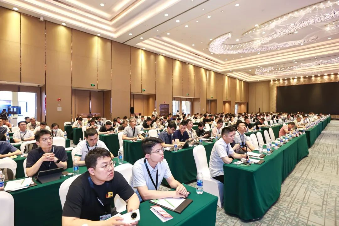 汉德车桥重磅亮相2025重庆智造峰会！定义可靠、高效、绿色新标杆！