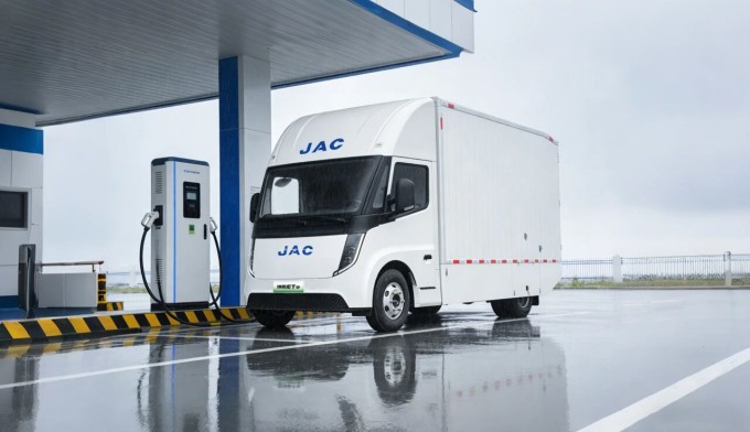 江淮1卡坤鹏ET9：冷链、绿通、城际样样行